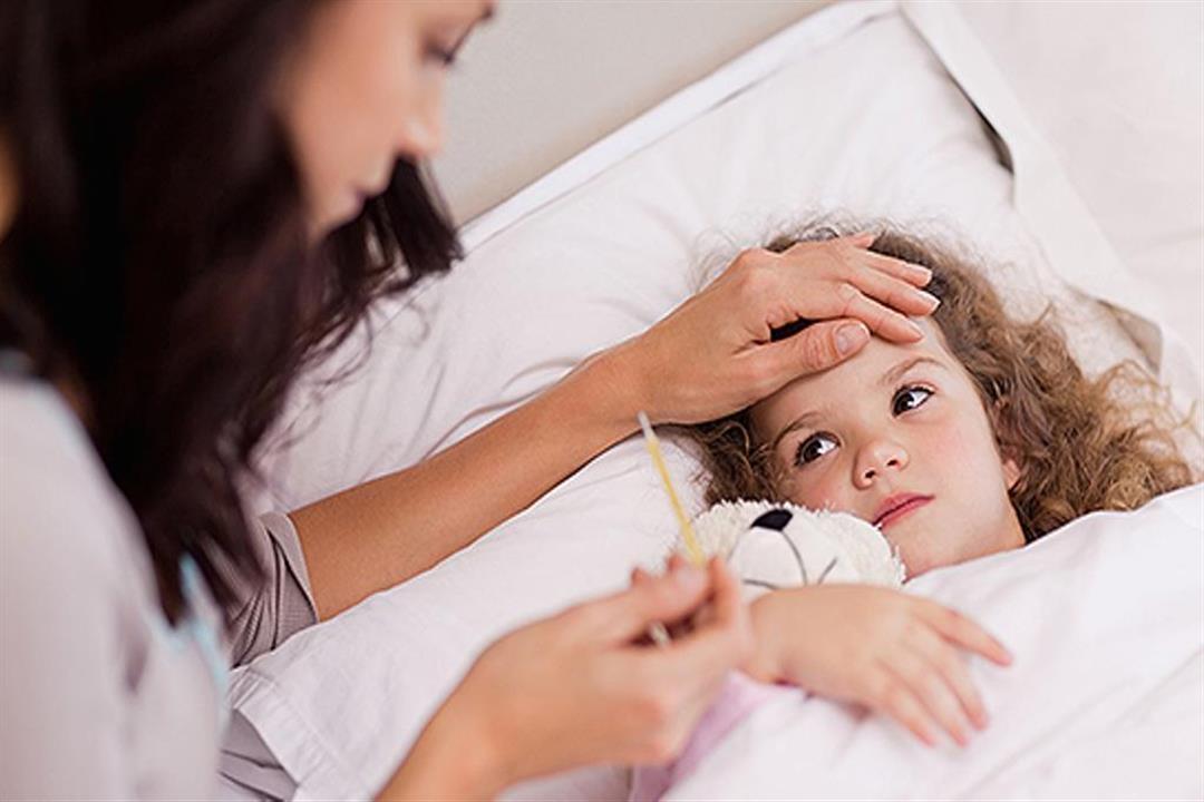 الكمادات مفيدة.. كيف تتعاملين مع ارتفاع حرارة طفلِك قبل الذهاب للطبيب؟