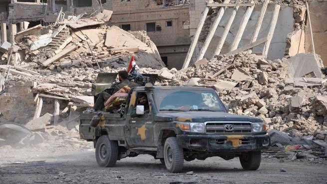 خسائر لـ"قسد" والنظام السوري في هجمات بحماة ودير الزور