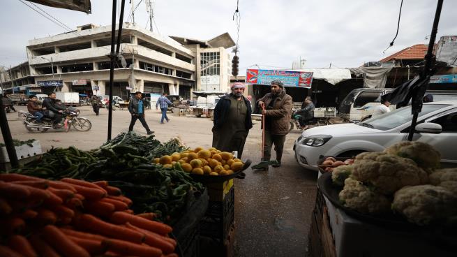 النظام السوري يهدد بعمل عسكري لفتح "أم 4"