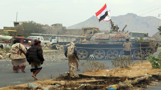 قوات الشرعية تصدّ هجوماً واسعاً للحوثيين في اليمن