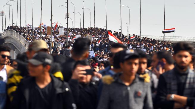 حملة تحشيد لناشطين ومتظاهرين عراقيين: راجعين بعد كورونا