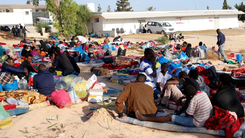 آلاف المهاجرين الأفارقة في ليبيا بات حلمهم العودة إلى بلدانهم بعد أن ضاقت بهم السبل هناك (رويترز)