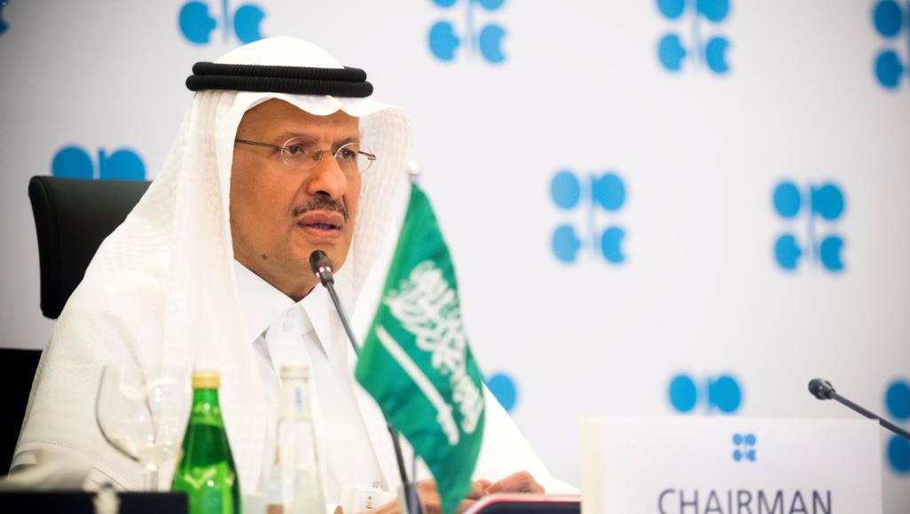 وزير الطاقة السعودي الأمير عبد العزيز بن سلمان متحدثا في أحد الاجتماعات الأخيرة عبر الفيديو لأوبك وحلفائها (رويترز)
