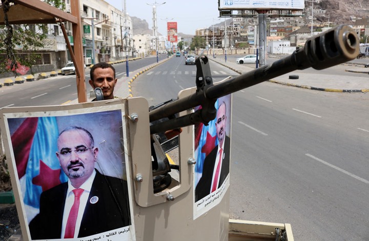 "الانتقالي الجنوبي" يقيل رئيسه في جزيرة سقطرى اليمنية