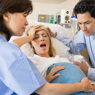الإرشادات للنساء بعد الولادة