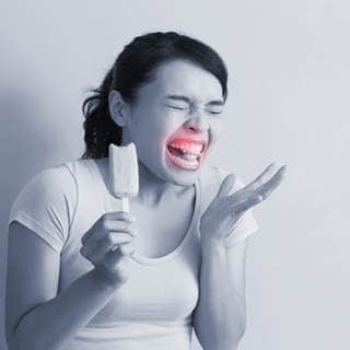 امور على من يعاني من حساسية الاسنان تجنبها