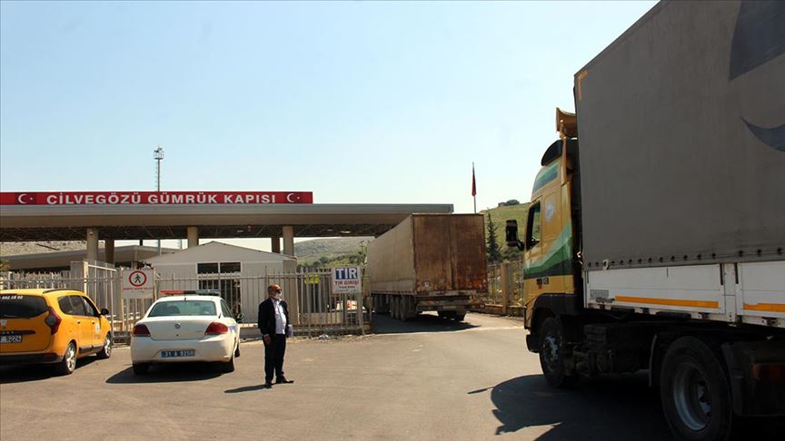 34 شاحنة مساعدات أممية تدخل إدلب عبر تركيا