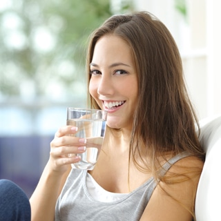 7 فوائد تحفزك على شرب الماء