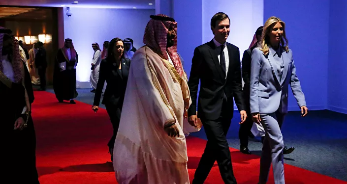 ولي العهد السعودي الأمير محمد بن سلمان، مع جاريد كوشنر، كبير مستشاري الرئيس الأمريكي دونالد ترامب، وزوجته إيفانكا ترامب، الابنة الكبرى للرئيس الأمريكي