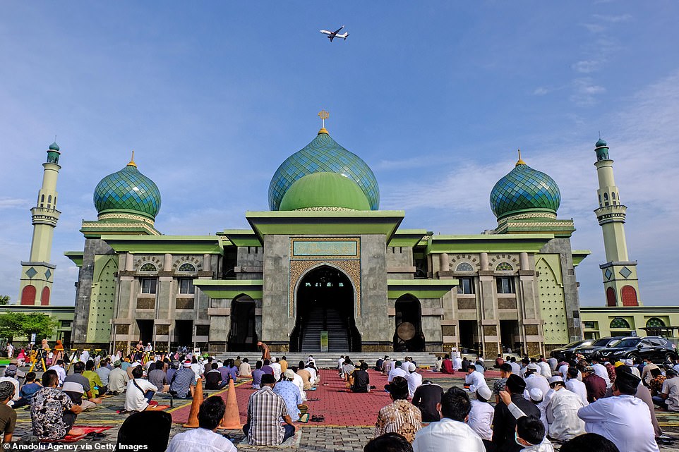 PEKANBARU, INDONESIA: Muslims pray outside the An-Nur Grand Mosque in Riau Province to mark Eid al-Adha on Friday