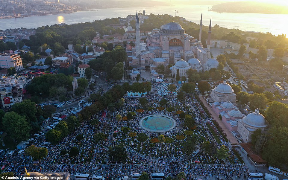 صلاة عيد الأضحى في مسجد آية صوفيا في تركيا