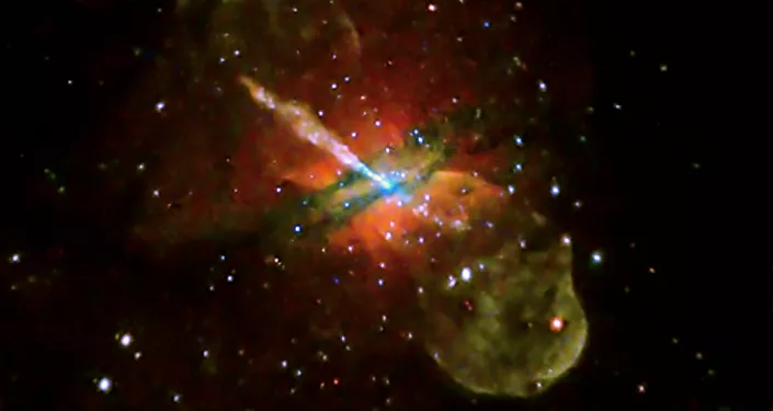ثقب أسود في المجرة Centaurus A وتنبعث منها طاقة ضوئية قوية