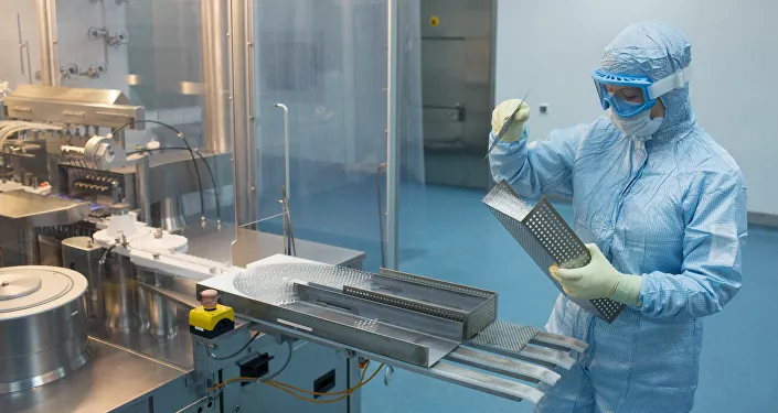إنتاج لقاح ضد المرض الفيروسي كوفيد 19 في مصنع الأدوية بينوفارم بضواحي موسكو، أغسطس/ آب 2020