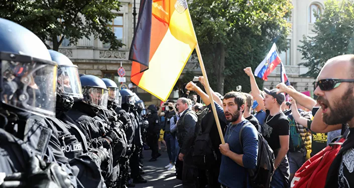 شرطة برلين تفرق احتجاجا حاشدا في العاصمة الألمانية على قيود فيروس كورونا