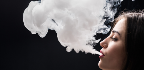 هل تؤثر السيجارة الالكترونية على صحة الفم أيضا؟