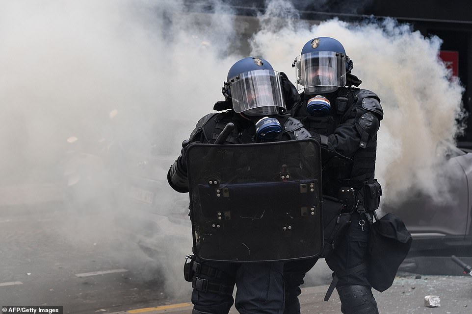 Teargas and baton charged were used by riot police on a so-called âAct XVIIIâ Day of Rage organised by the Yellow Vest movement