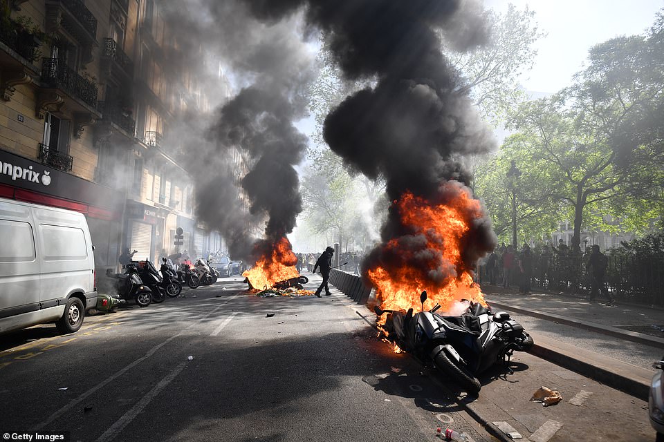 Yellow vest demonstrators set fire to motorbikes as they protest for a 23rd week