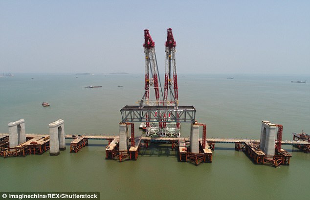 Fan Lilong, the chief engineer of the bridge, told China Central Television Station that Pingtan bridge was the most challenging project he had undertaken in his 20 years of experience