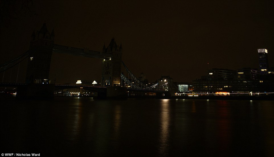 London Bridge: Lights off