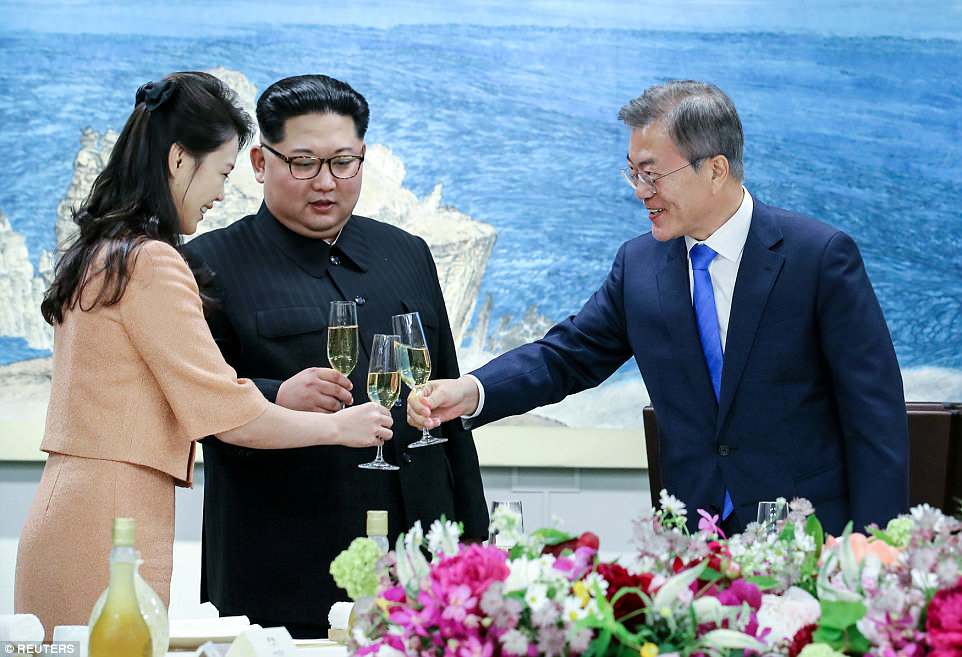 South Korean President Moon Jae-in toasts North Korean leader Kim Jong Un and his wife Ri Sol Ju at the truce village of Panmunjom during a dinner event
