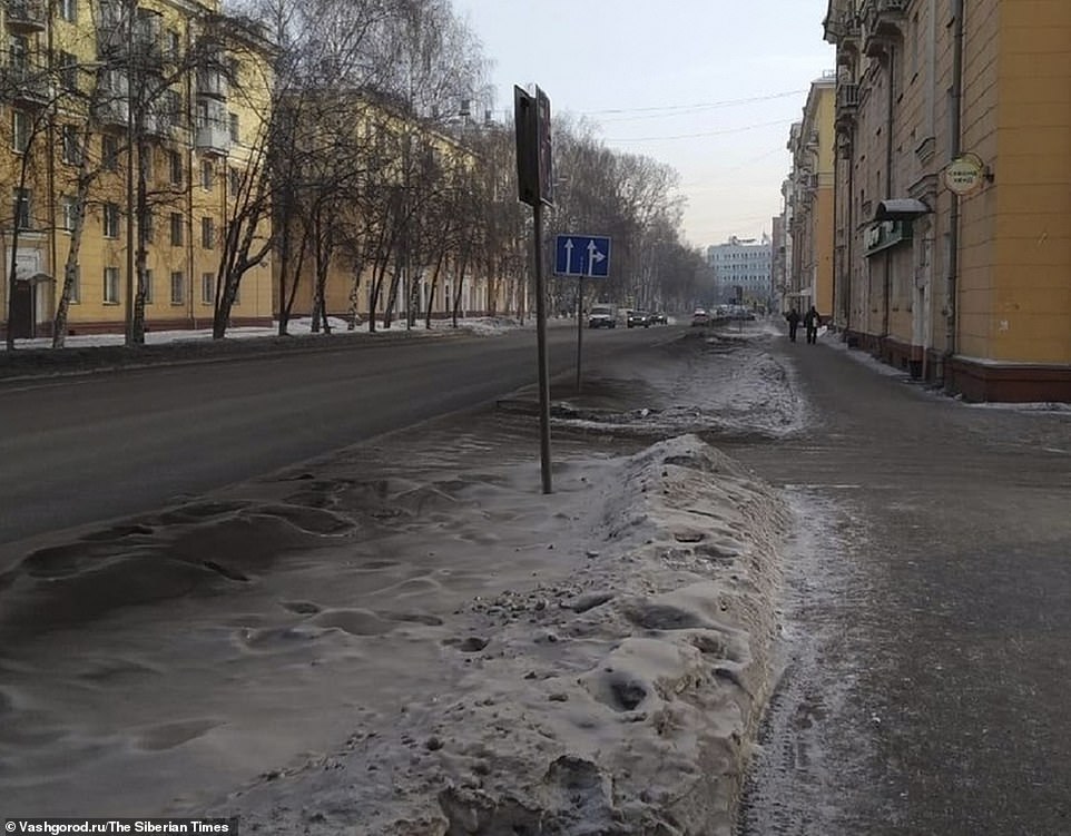 The city of Prokopyevsk in the Kemerovo region has seen streets and buildings covered in a thick layer of black soot