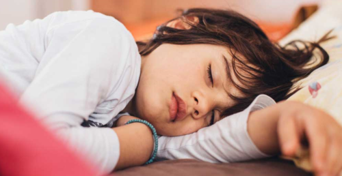 قلة النوم تزيد من خطر إصابة الأطفال بالسمنة