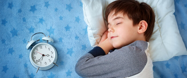 عدد ساعات نوم الطفل ونصائح لنوم كاف لهم