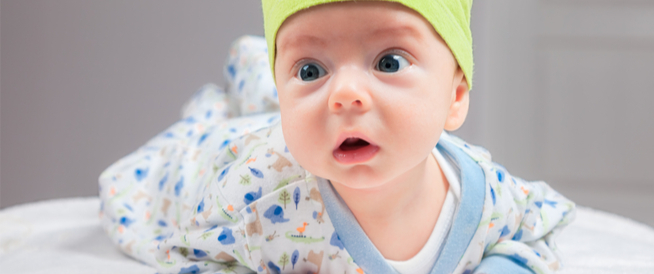 الرضيع في الشهر الثاني: دليلك الشامل