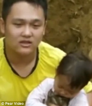 The father (left) hopes the toddler will not be so fearful when the moment of her death comes