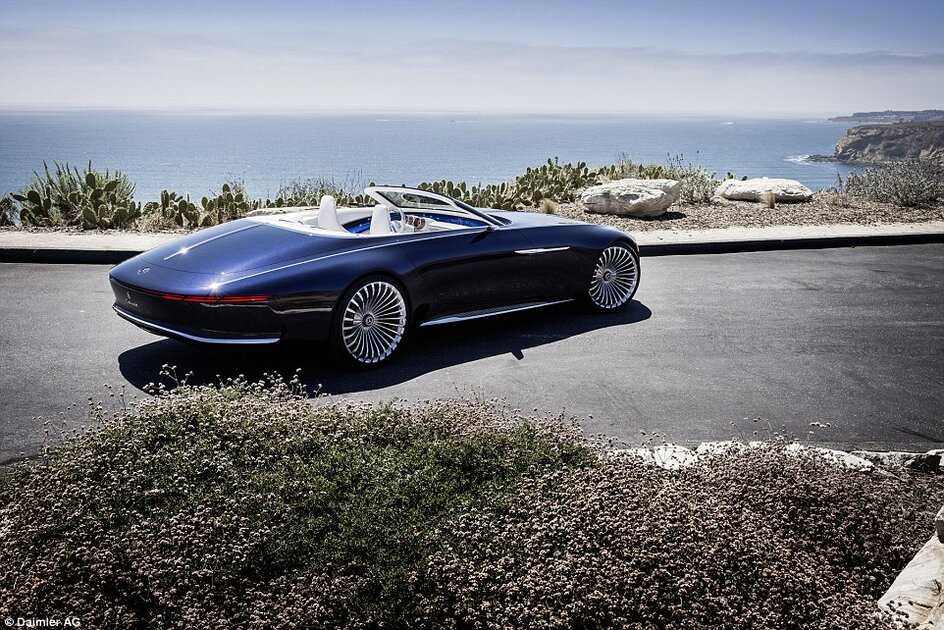 Despite the massive dimensions of the Vision Mercedes-Maybach 6 Cabriolet concept, there is only room for two people