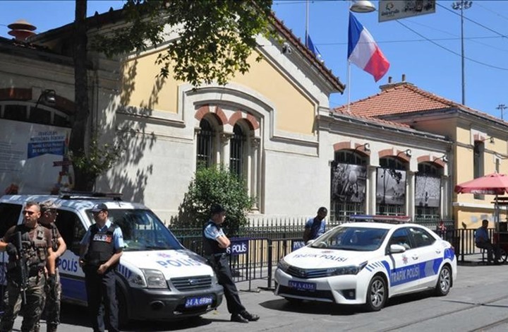 فرنسا تشن حملة أمنية ضد إسلاميين بعد مقتل مدرس التاريخ