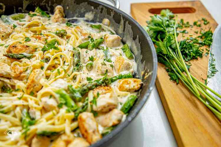 عشاء صحي وسهل -طريقة عمل مكرونة ألفريدو بالدجاج