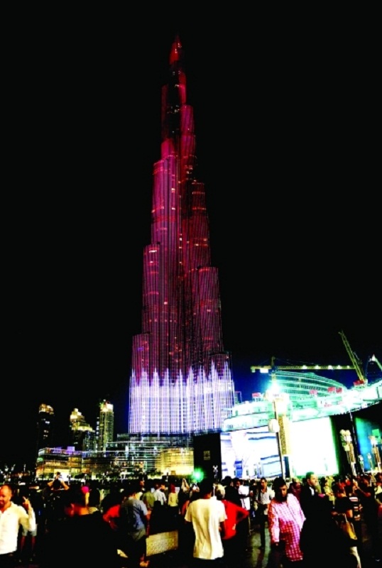 برج خليفة يتزين بعلم قطر