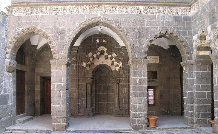 جدران مدرسة مسعودية