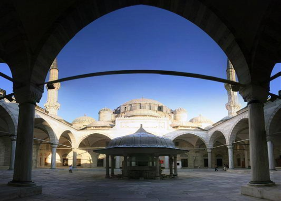 مدرسة مسجد قليج علي باشا