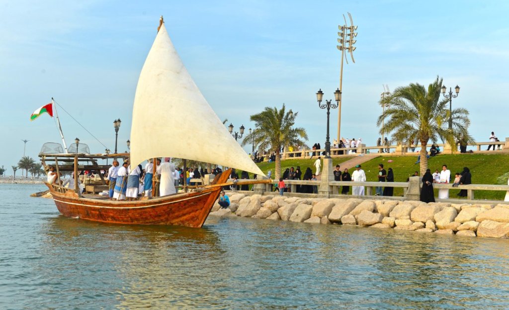 القوارب الشراعية في مهرجان الساحل الشرقي