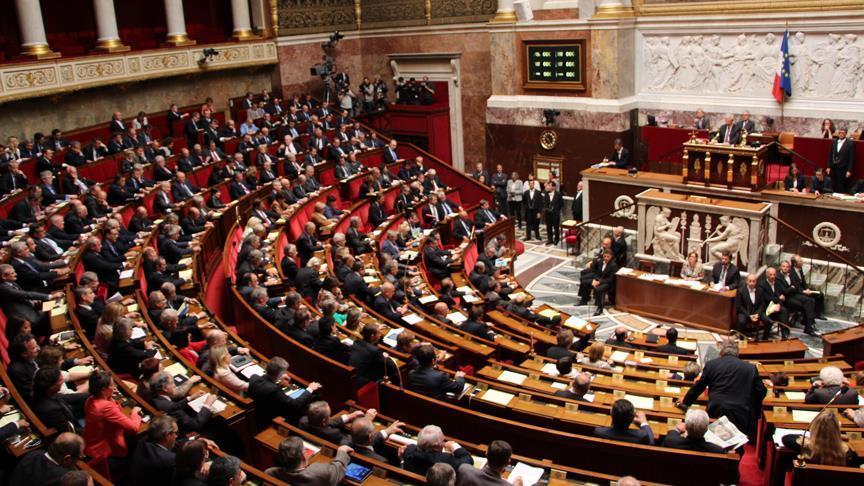 البرلمان الفرنسي يقر بشكل نهائي قانون مكافحة الإرهاب