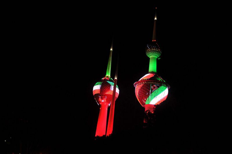 أبراج الكويت تكتسي بالوان العلم