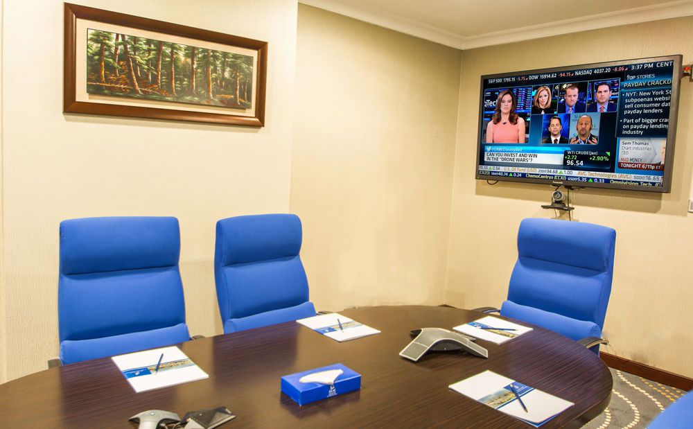 غرفة الاجتماعات في فندق ميلينيوم العقيق بالمدينة المنورة