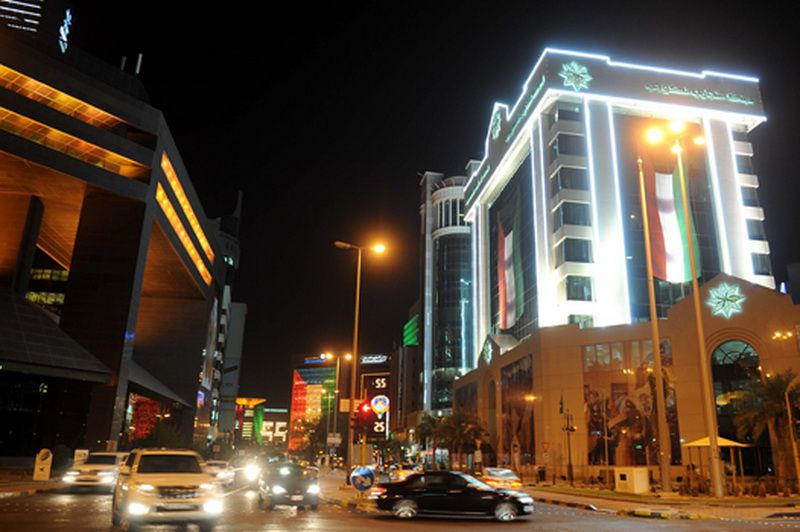 الكويت تتلألأ بأضواء الزينة