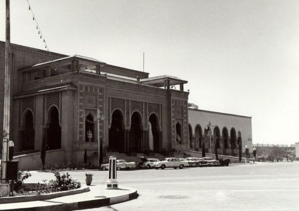 صورة قديمة لمدخل الملك عبد العزيز بن القصر الرئيسي الداخلي
