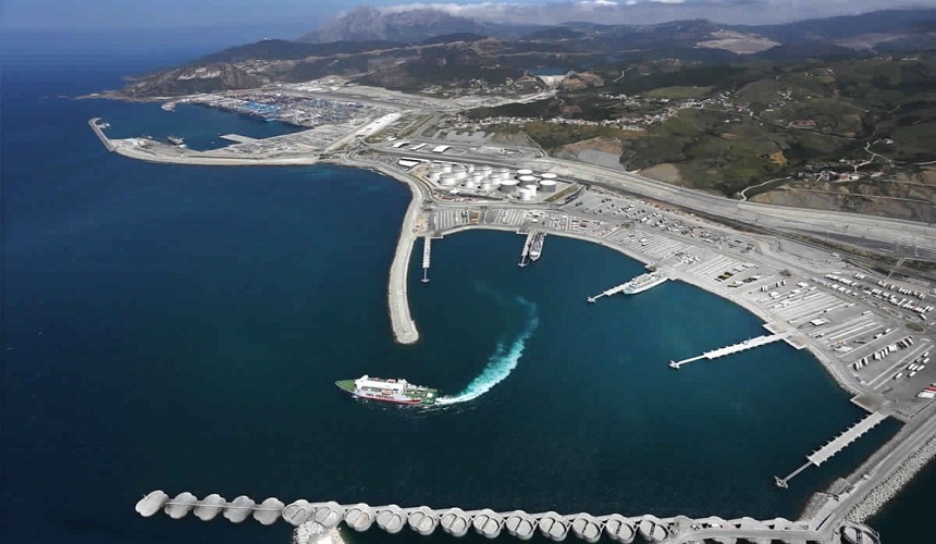 ميناء طنجة المتوسط يكرس موقعه كأول منصة للاستيراد والتصدير بالمغرب