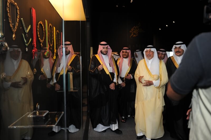 الأمير خالد الفيصل يفتتح معرض الفهد روح القيادة