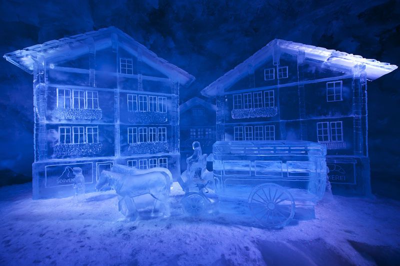 القصر الجليدي هو المكان السياحي الخلاب في سويسرا