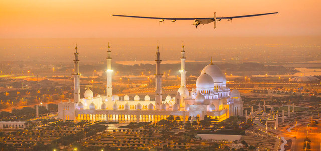 طائرة سولار إمبلس فوق الشيخ زايد الكبير