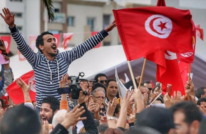 وفاة شاب من جرحى ثورة تونس بعد إضرام النار في نفسه