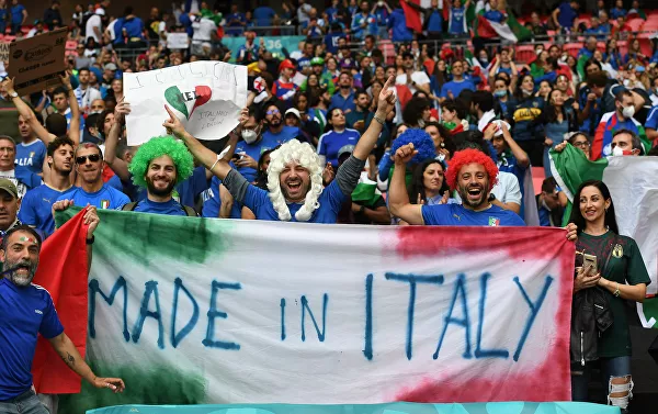 مشجعو المنتخب الإيطالي بعد فوز المنتخب بكأس بطولة أمم أوروبا يورو 2020 في ملعب ويمبلي، لندن، إنجلترا 11 يوليو 2021 - سبوتنيك عربي