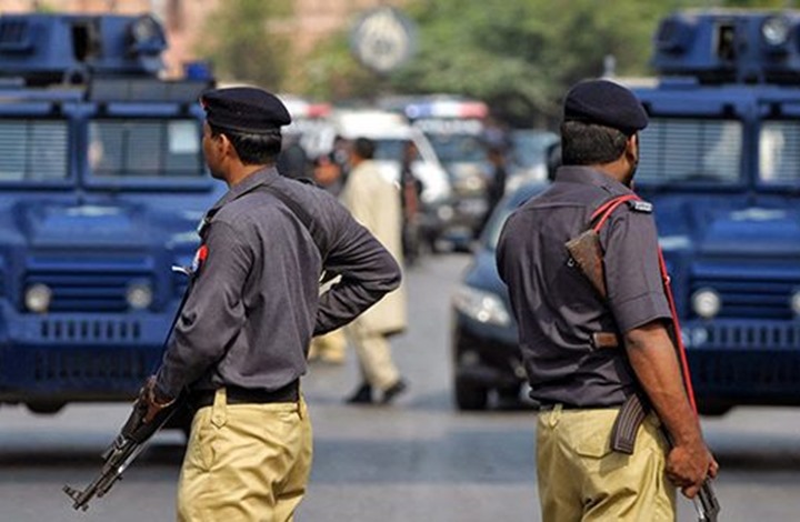 مقتل 13 شخصا بهجوم على شاحنة مدنيين بباكستان