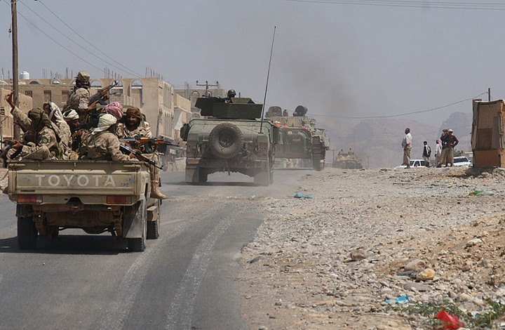 الجيش اليمني يسيطر على جبل استراتيجي بشبوة ويتراجع بمأرب