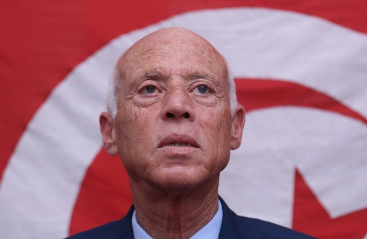هل أغرق الرئيس التونسي نفسه في "مغامرة فردية"؟